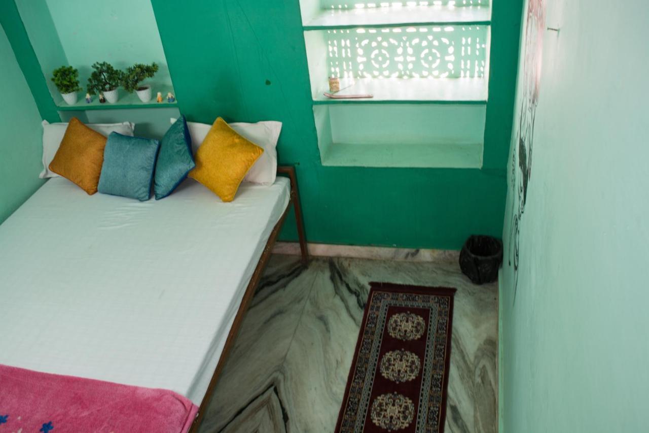 A Pousada 12 Monks Backpackers Community Pushkar Exterior foto