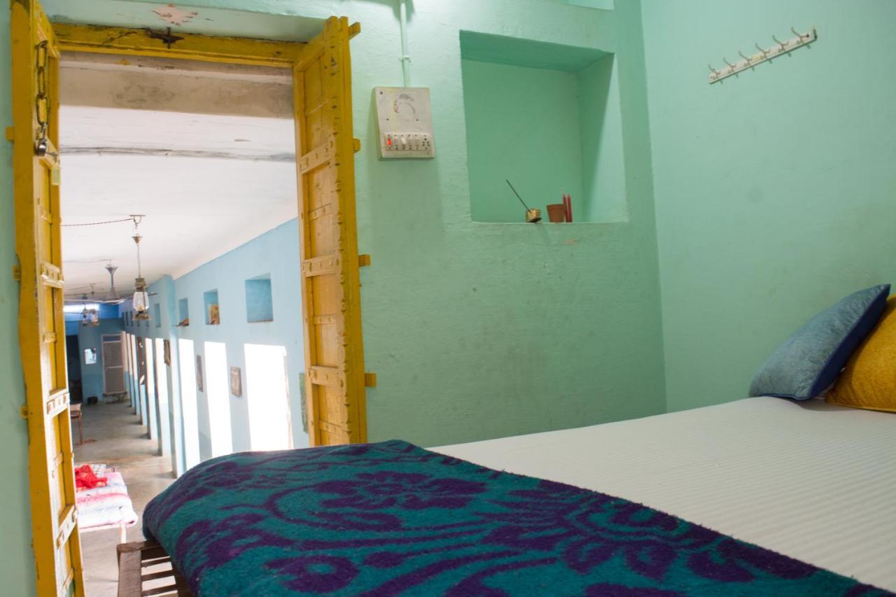 A Pousada 12 Monks Backpackers Community Pushkar Exterior foto