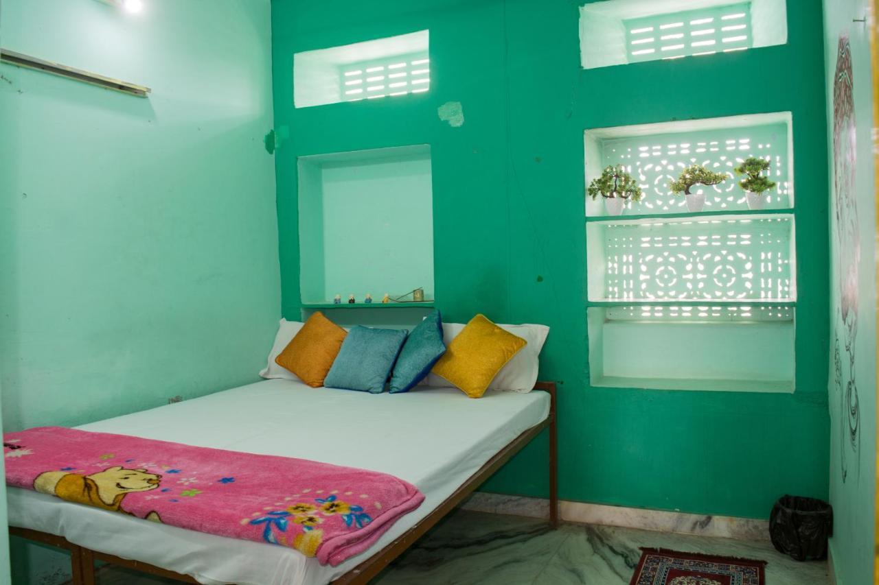 A Pousada 12 Monks Backpackers Community Pushkar Exterior foto