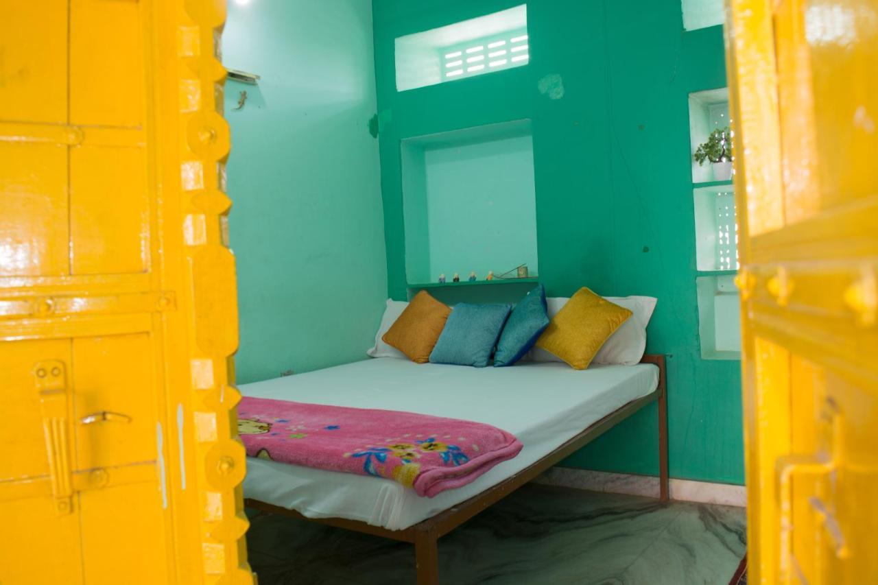 A Pousada 12 Monks Backpackers Community Pushkar Exterior foto