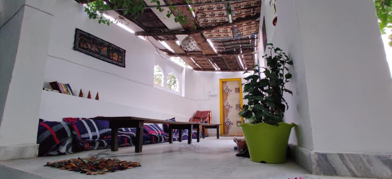 A Pousada 12 Monks Backpackers Community Pushkar Exterior foto